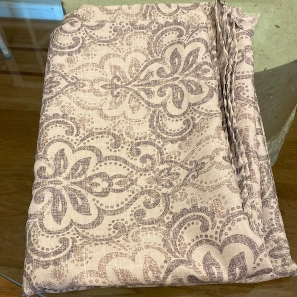 Rectangular Outdoor Tablecloth in EUC!